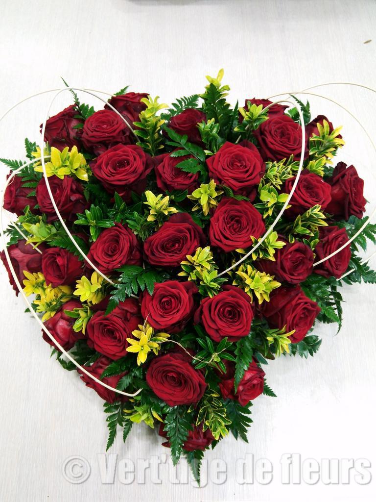 Coeur funeraire rose rouge eonymus